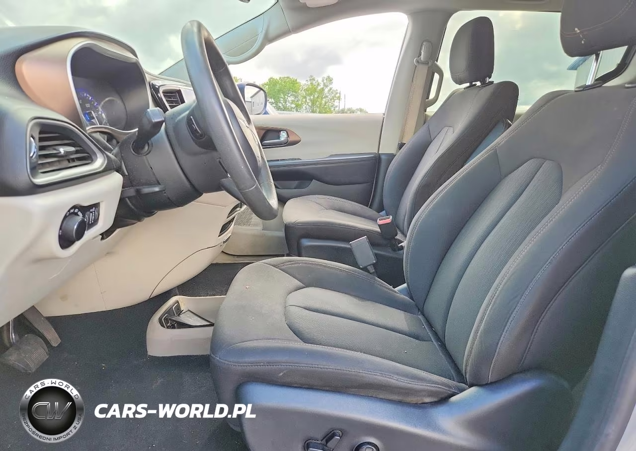 2017 Chrysler Pacifica Touring VIN:2C4RC1DG7HR519995 - 7
