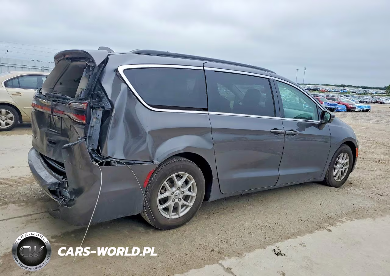 2022 Chrysler Pacifica Touring L VIN:2C4RC1BG0NR153411 - 3