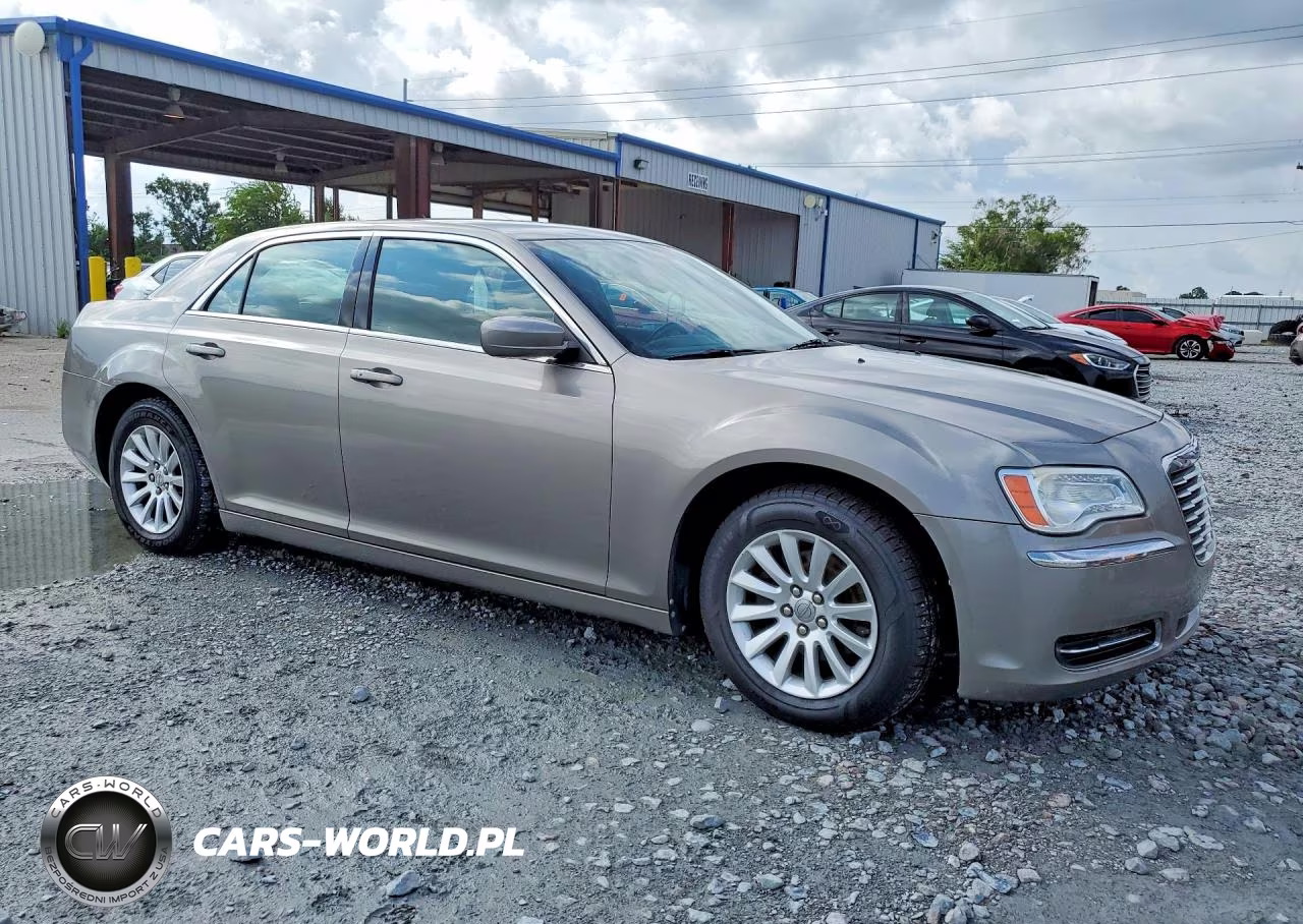 2014 Chrysler 300 VIN:2C3CCAAG3EH193774 - 4