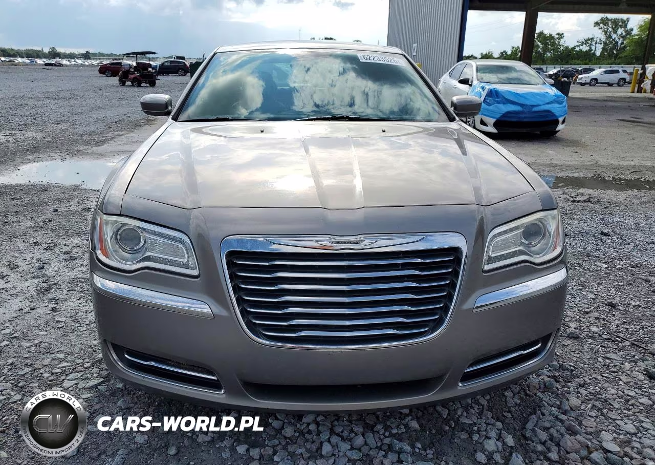 2014 Chrysler 300 VIN:2C3CCAAG3EH193774 - 5