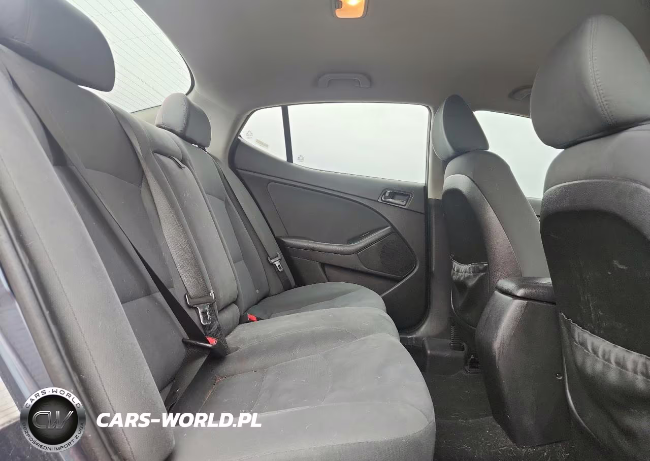 2015 Kia Optima Lx VIN:5XXGM4A77FG412977 - 10