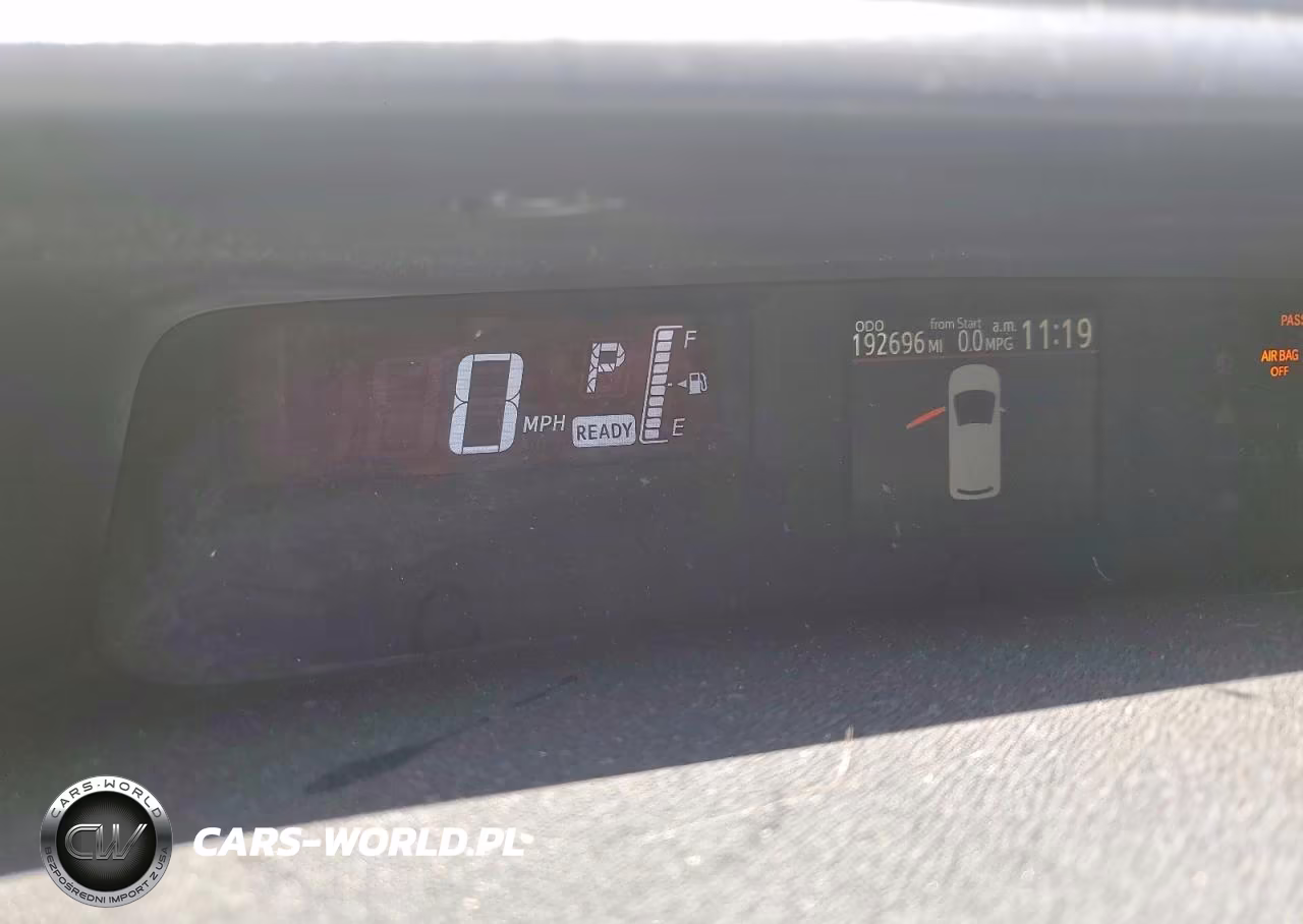 2015 Toyota Prius C One VIN:JTDKDTB30F1111642 - 9