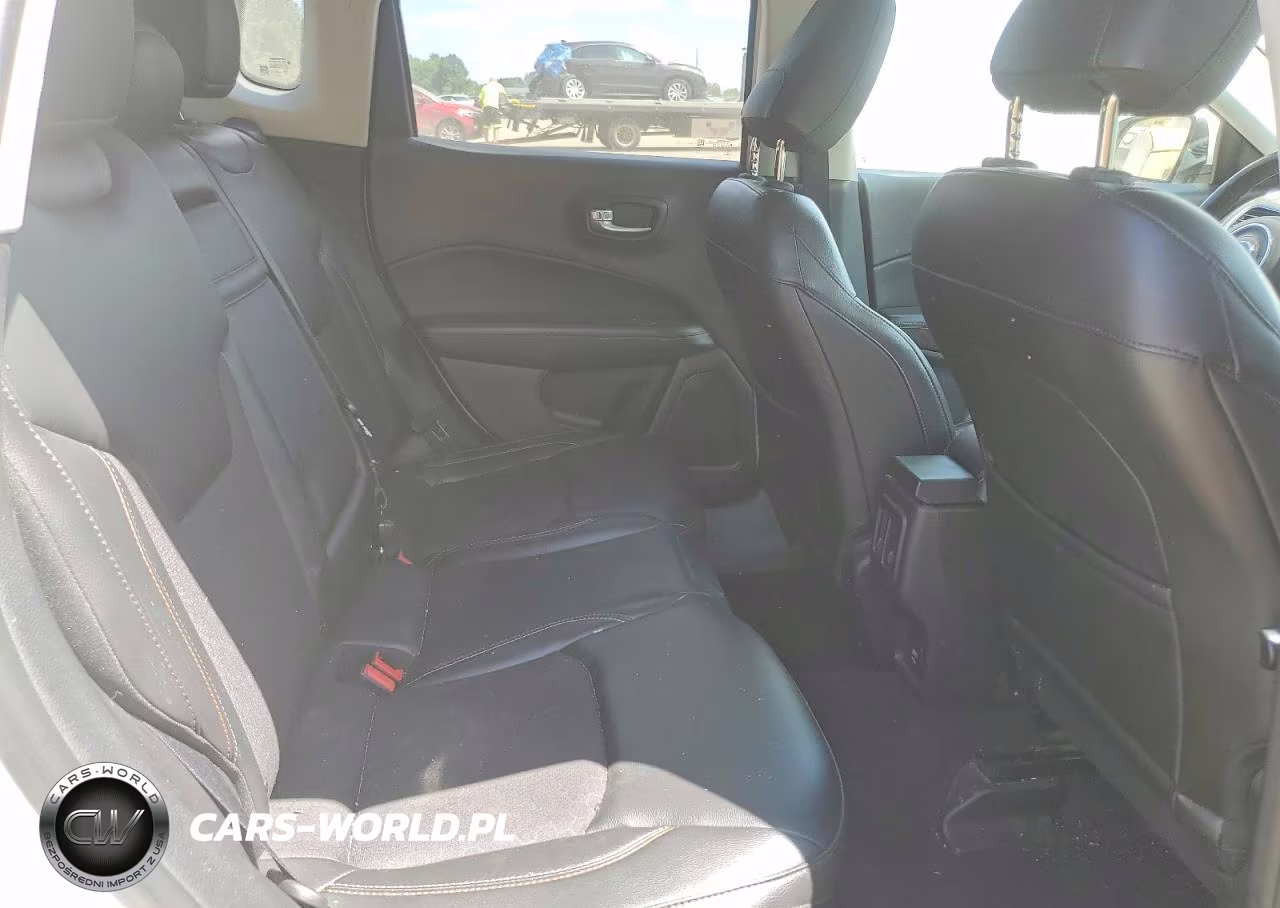 2018 Jeep Compass Latitude VIN:3C4NJDBB4JT261483 - 11