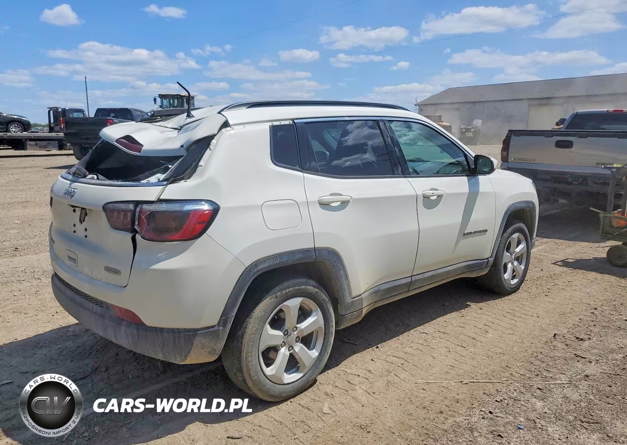 2018 Jeep Compass Latitude VIN:3C4NJDBB4JT261483 - 3