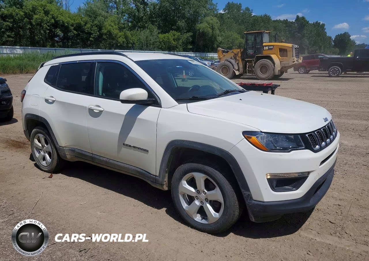 2018 Jeep Compass Latitude VIN:3C4NJDBB4JT261483 - 4