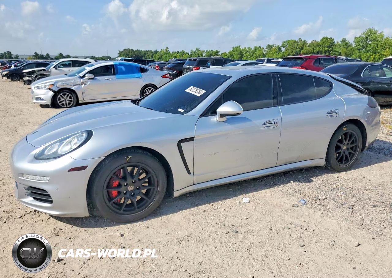 2015 Porsche Panamera 2