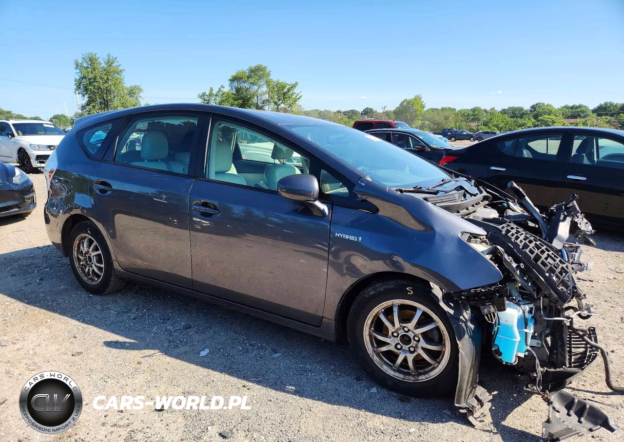 2013 Toyota Prius V Two VIN:JTDZN3EU4D3271380 - 4