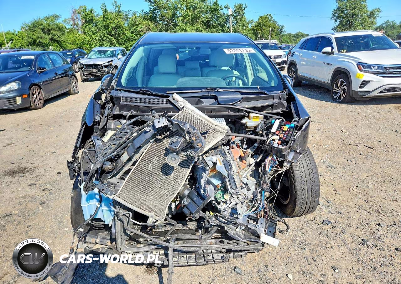 2013 Toyota Prius V Two VIN:JTDZN3EU4D3271380 - 5