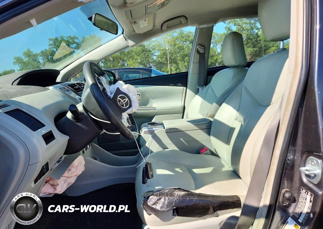 2013 Toyota Prius V Two VIN:JTDZN3EU4D3271380 - 7