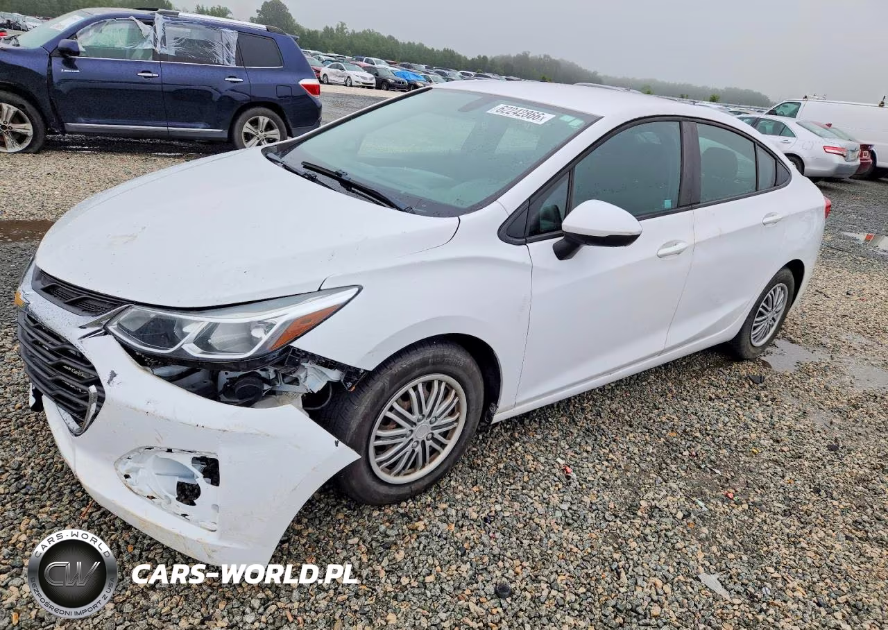 2019 Chevrolet Cruze VIN:1G1BJ5SM5K7105736 - 1
