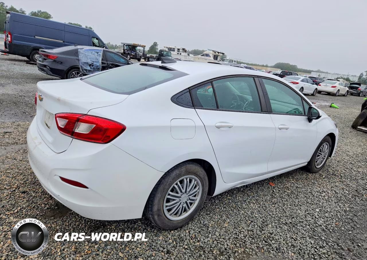 2019 Chevrolet Cruze VIN:1G1BJ5SM5K7105736 - 3