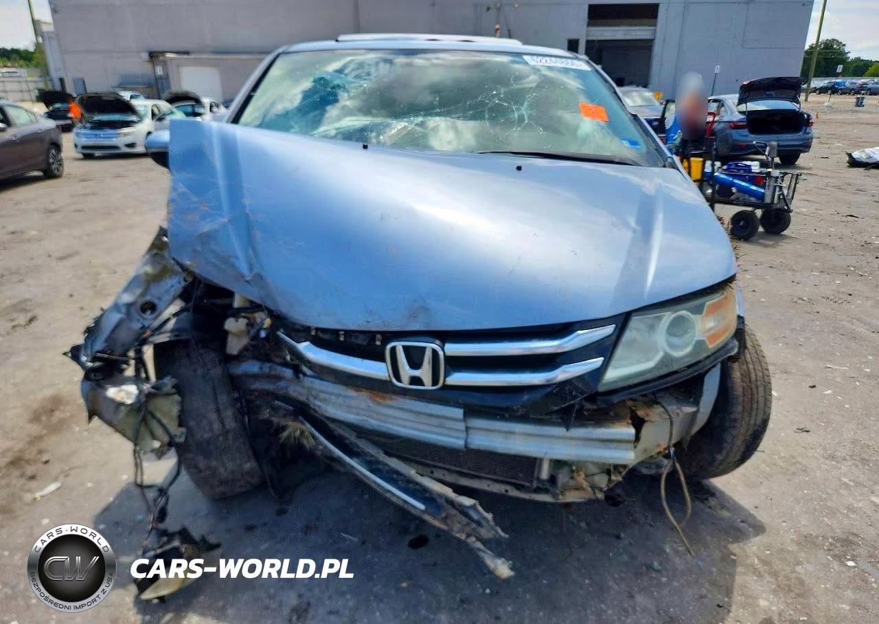 2014 Honda Odyssey Touring VIN:5FNRL5H99EB125974 - 5