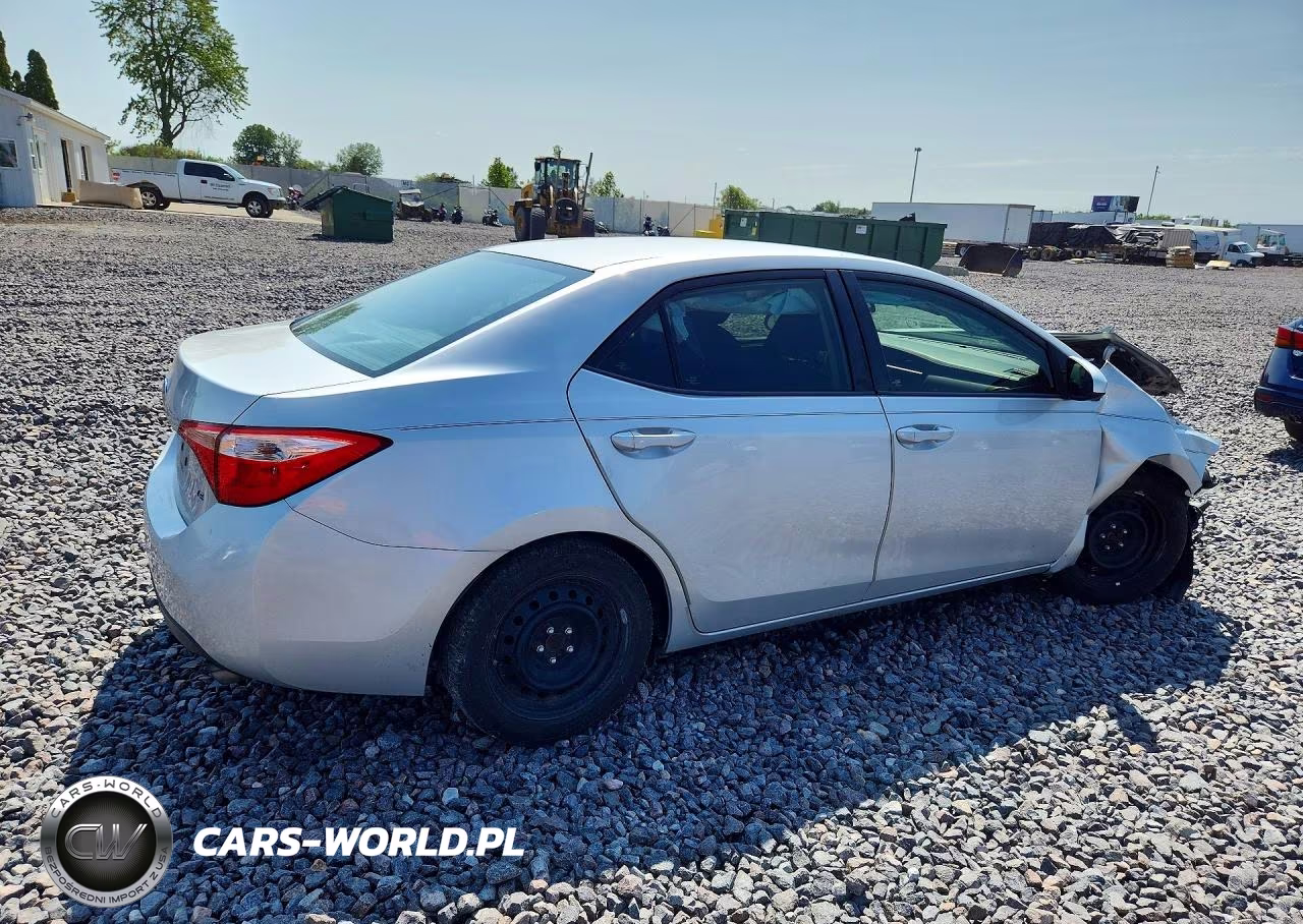 2018 Toyota Corolla Le VIN:2T1BURHE1JC967435 - 3