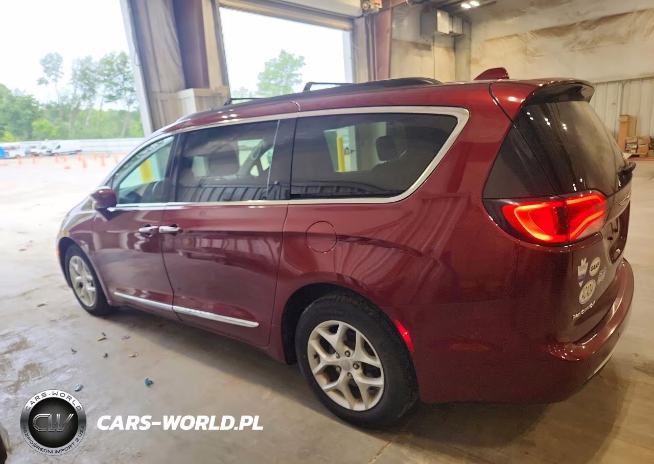 2017 Chrysler Pacifica Touring L VIN:2C4RC1BG8HR739570 - 2
