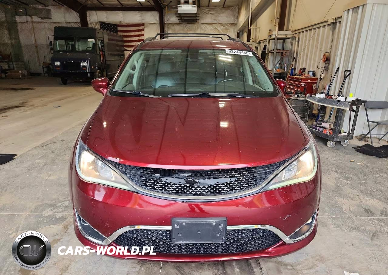 2017 Chrysler Pacifica Touring L VIN:2C4RC1BG8HR739570 - 5