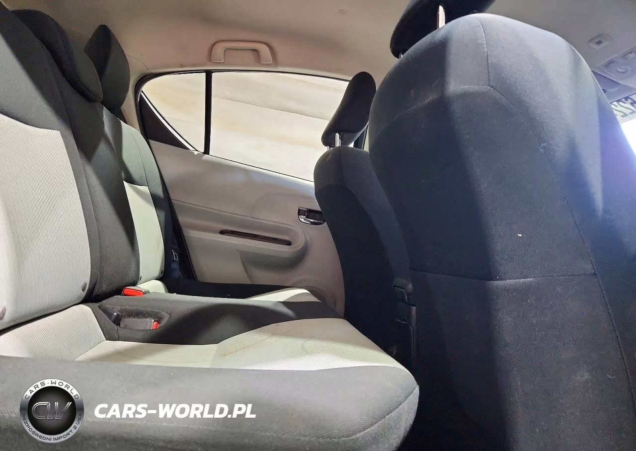 2013 Toyota Prius C Two VIN:JTDKDTB33D1554039 - 10