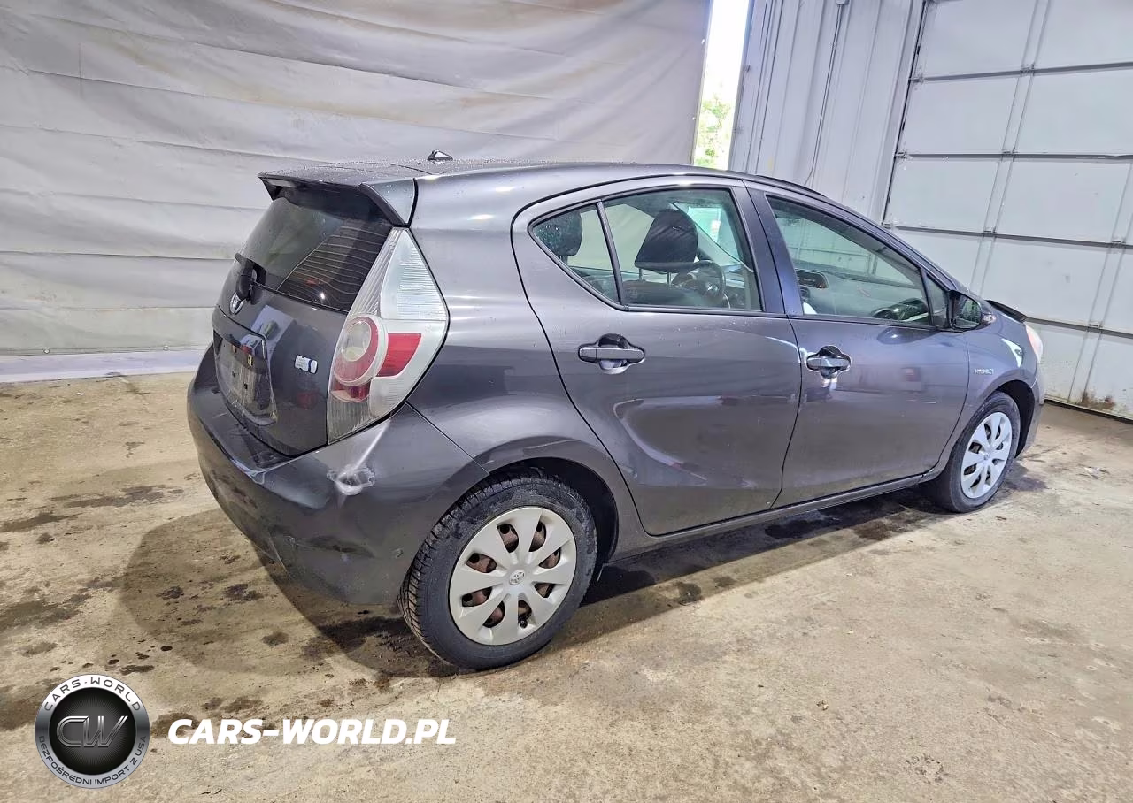 2013 Toyota Prius C Two VIN:JTDKDTB33D1554039 - 3