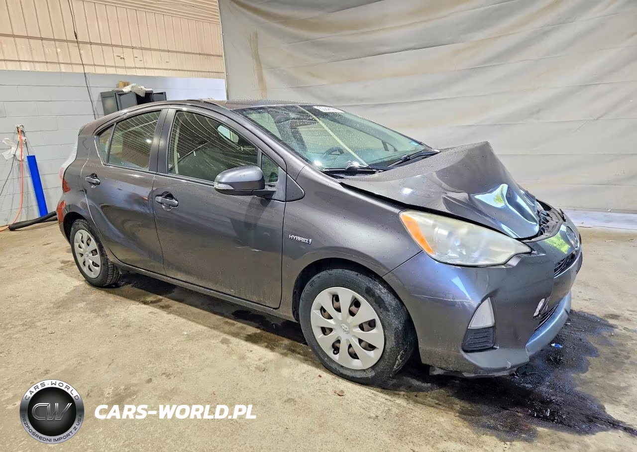 2013 Toyota Prius C Two VIN:JTDKDTB33D1554039 - 4