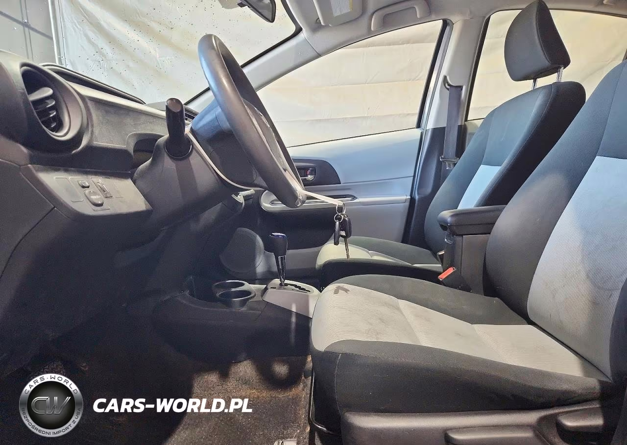 2013 Toyota Prius C Two VIN:JTDKDTB33D1554039 - 7