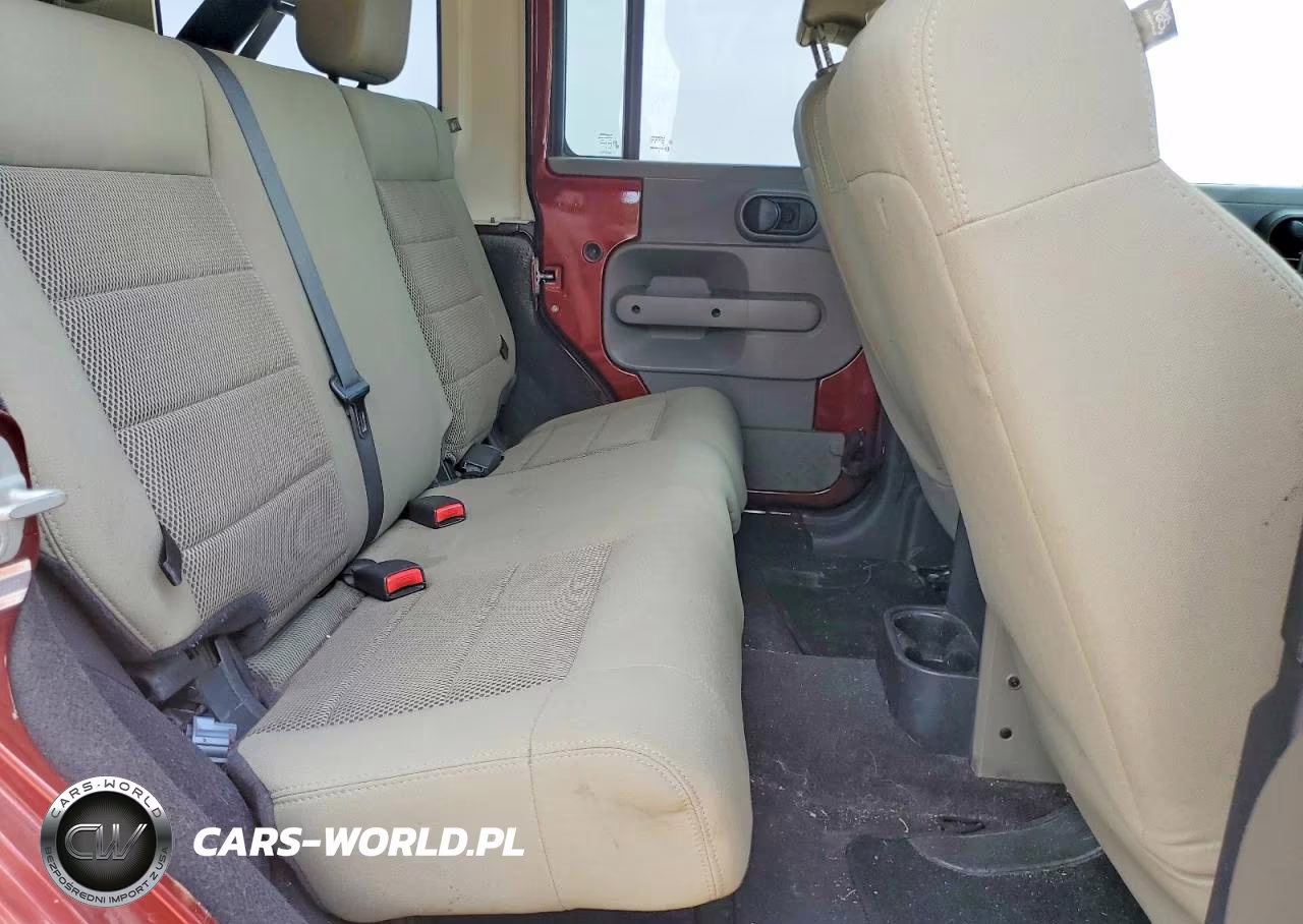 2008 Jeep Wrangler Unlimited Sahara VIN:1J4GA59118L598155 - 10