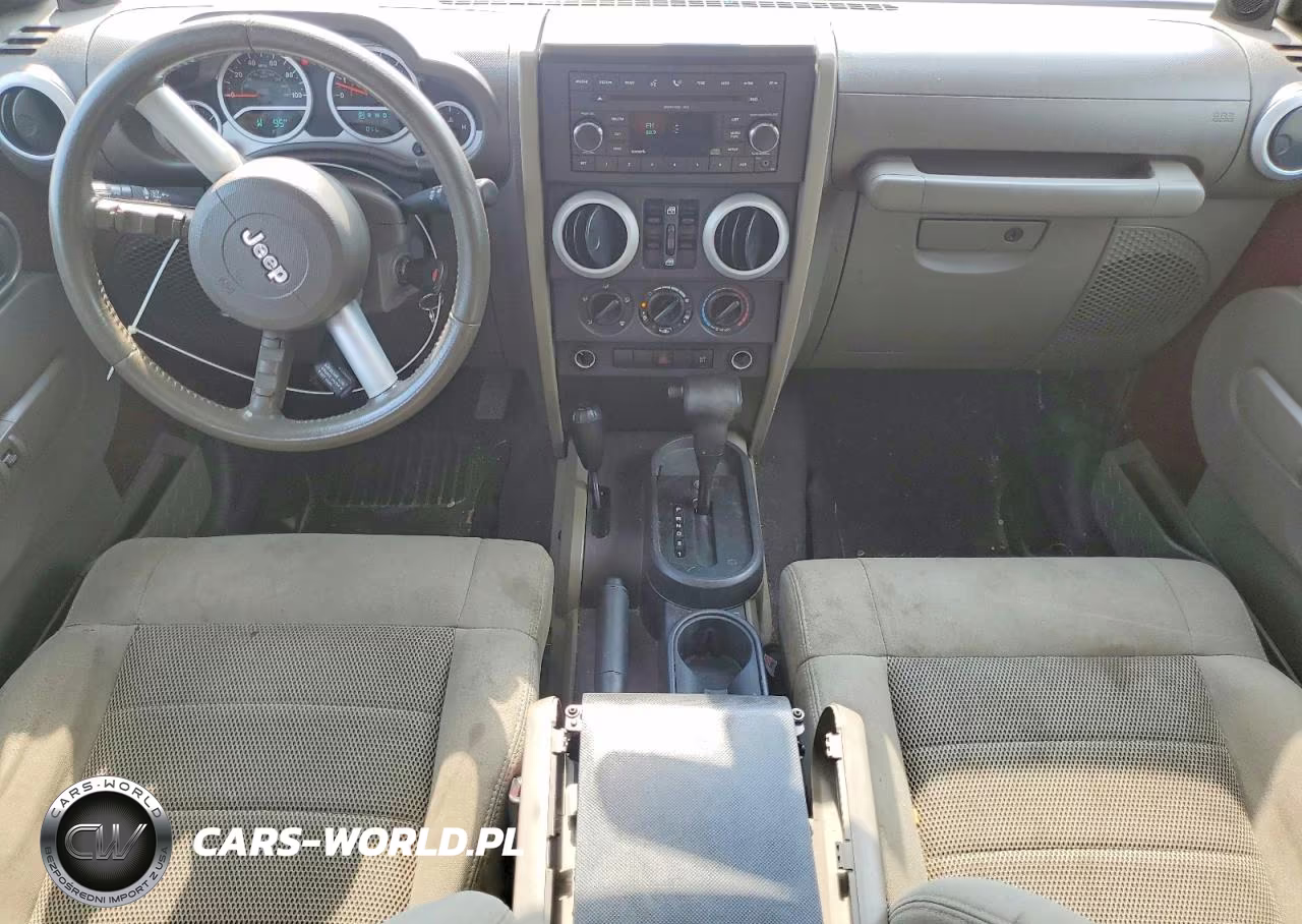 2008 Jeep Wrangler Unlimited Sahara VIN:1J4GA59118L598155 - 8