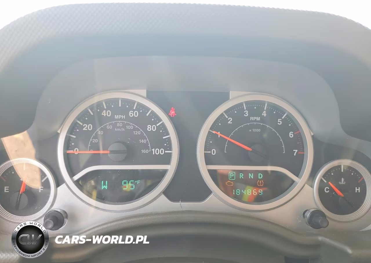 2008 Jeep Wrangler Unlimited Sahara VIN:1J4GA59118L598155 - 9