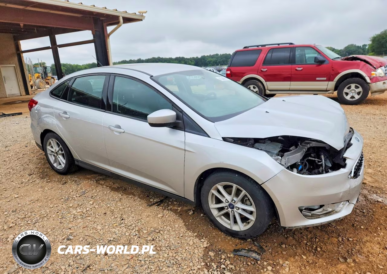 2018 Ford Focus Se VIN:1FADP3F28JL226655 - 4