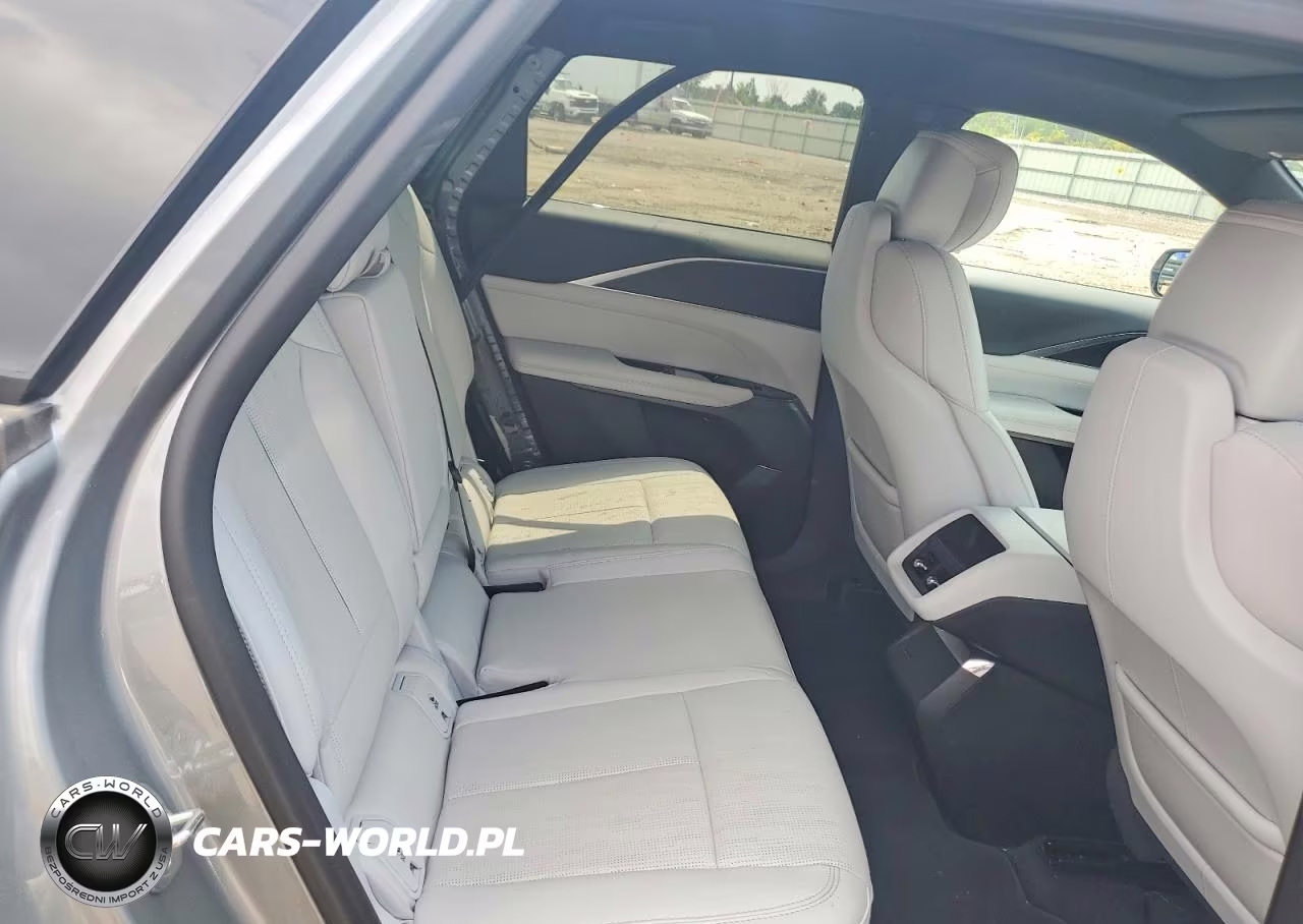 2025 Cadillac Lyriq Sport VIN:1GYKPURL9SZ310892 - 11