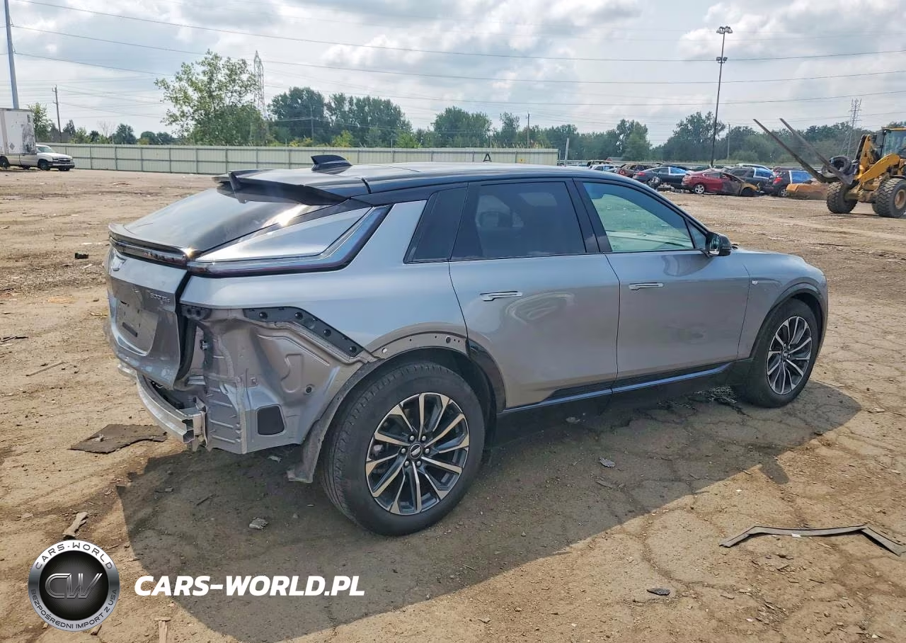 2025 Cadillac Lyriq Sport VIN:1GYKPURL9SZ310892 - 3