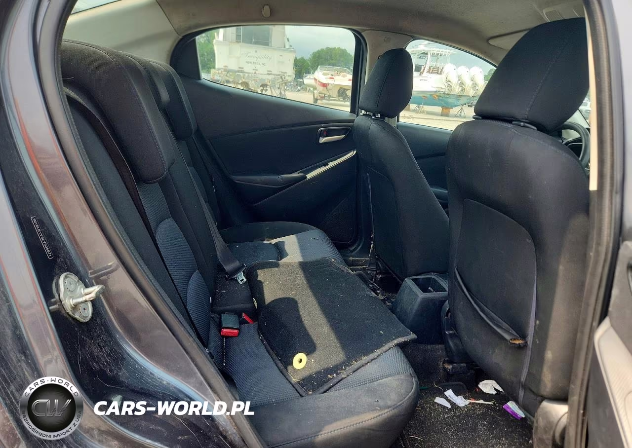 2019 Toyota Yaris Le VIN:3MYDLBYV5KY505871 - 10