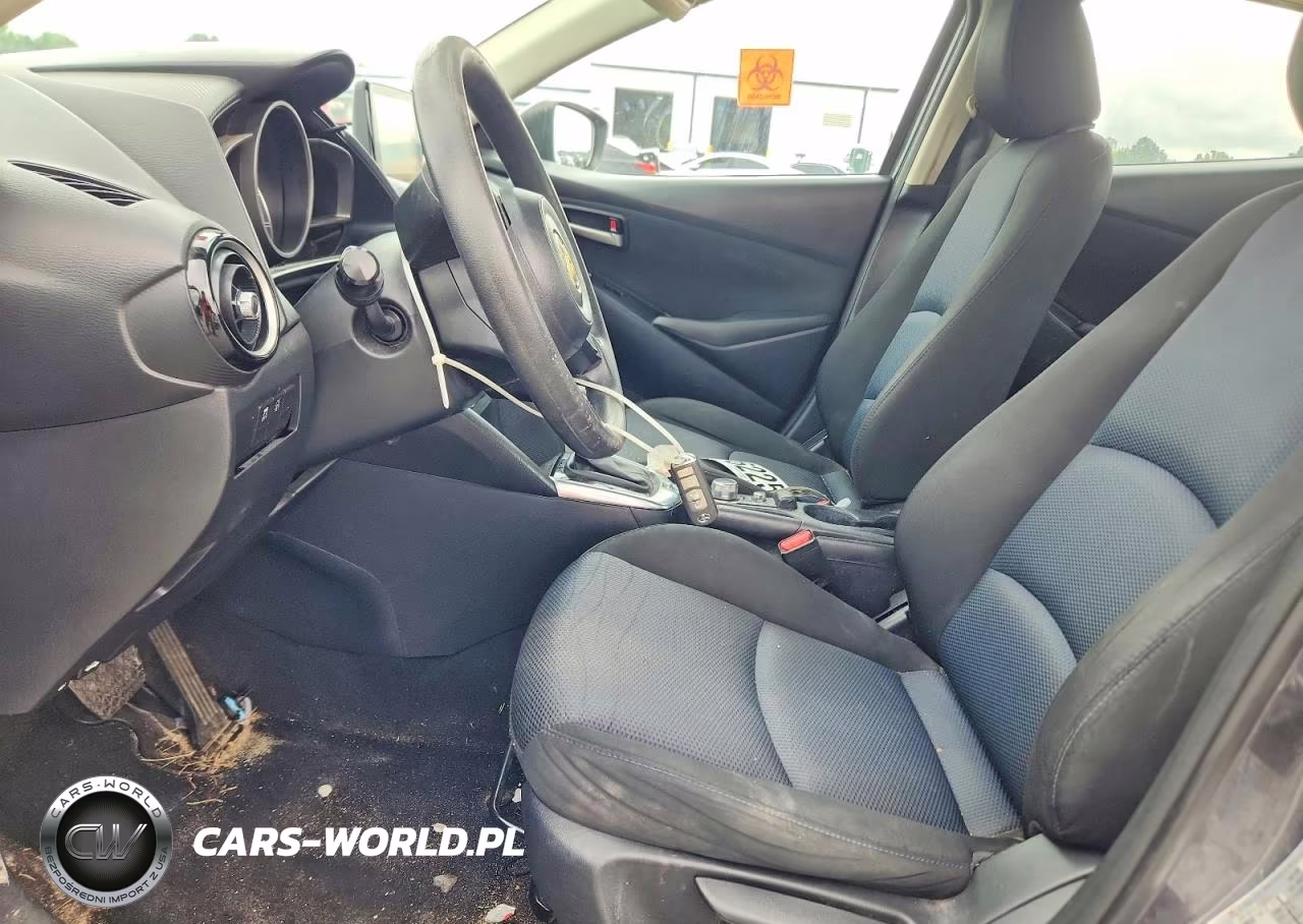 2019 Toyota Yaris Le VIN:3MYDLBYV5KY505871 - 7