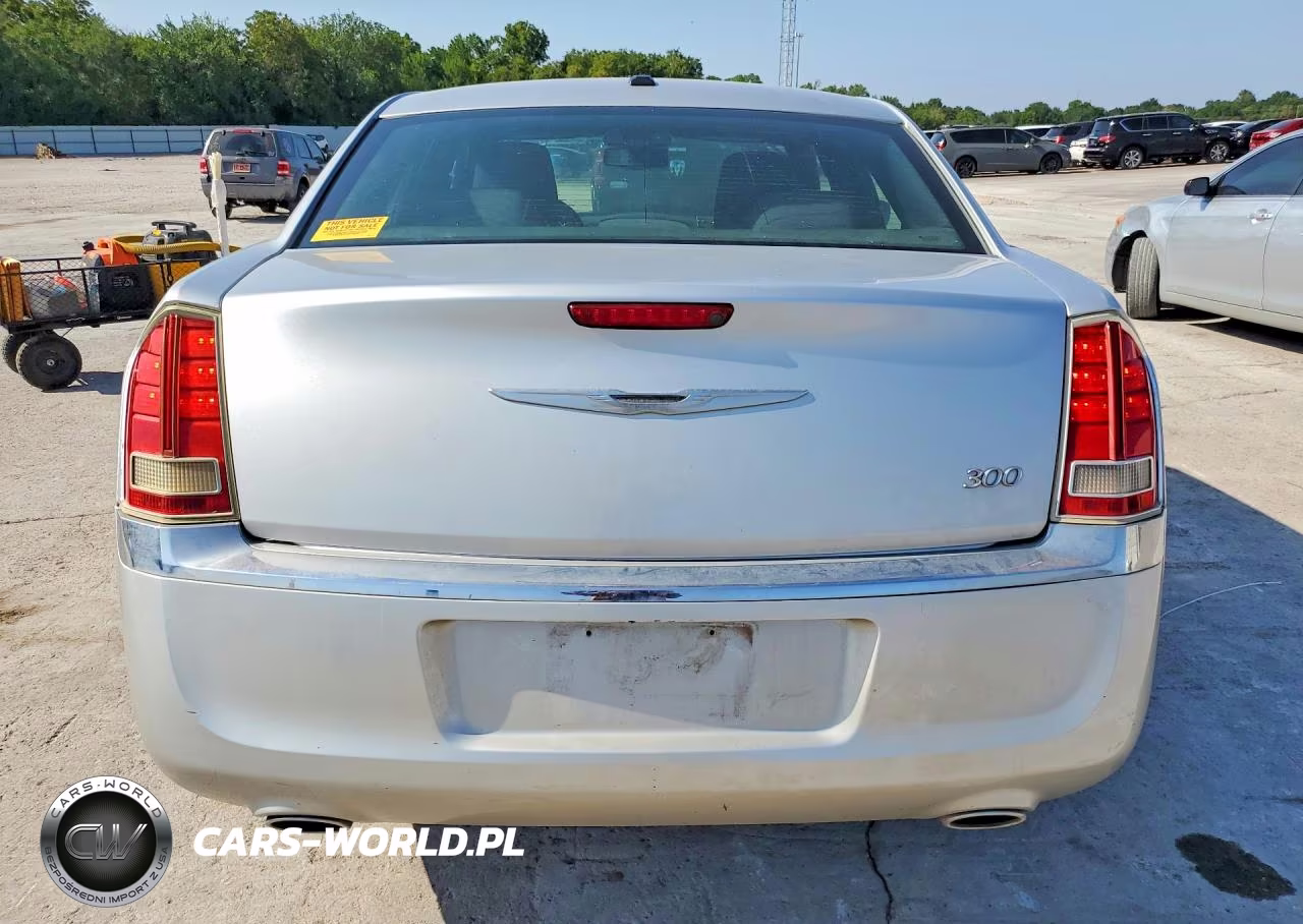 2012 Chrysler 300 VIN:2C3CCAAG6CH116717 - 6