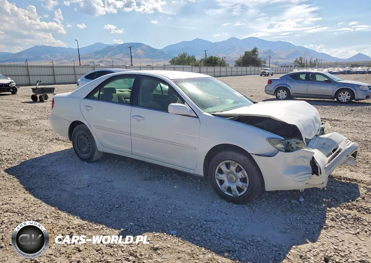 2002 Toyota Camry Le VIN:4T1BE32K12U083519 - 4