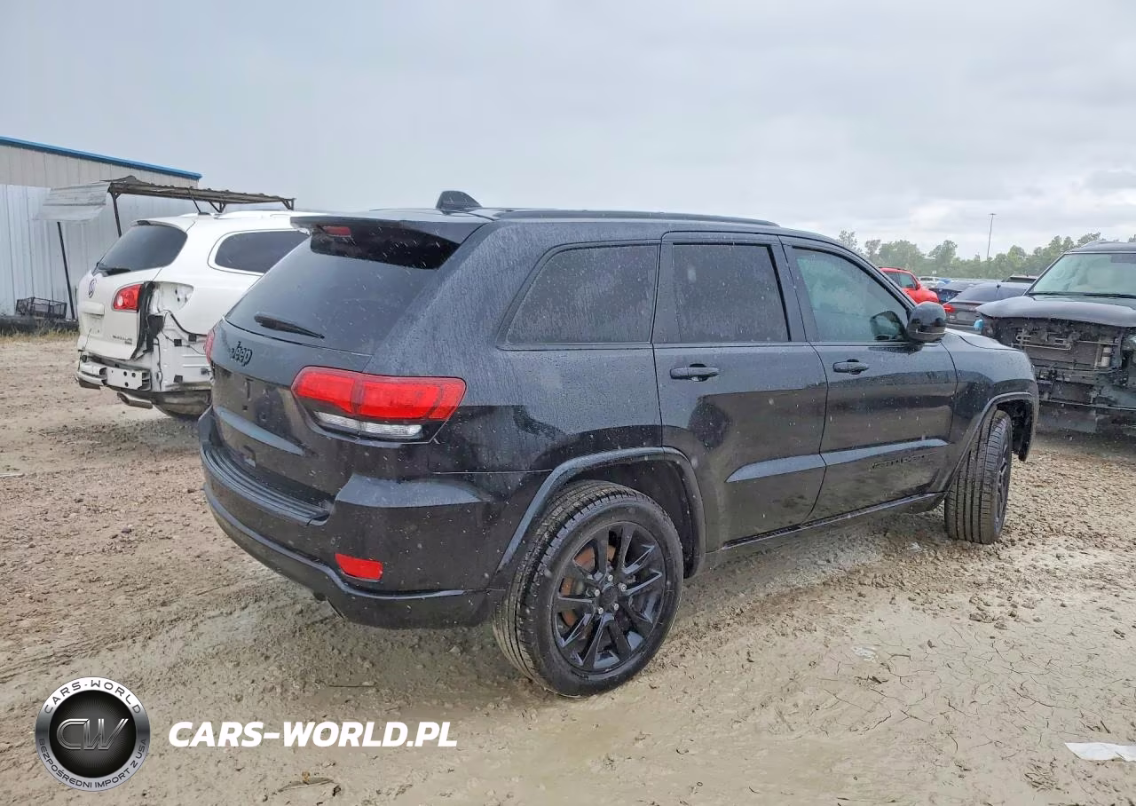 2021 Jeep Grand Cherokee Laredo VIN:1C4RJEAG4MC658082 - 3