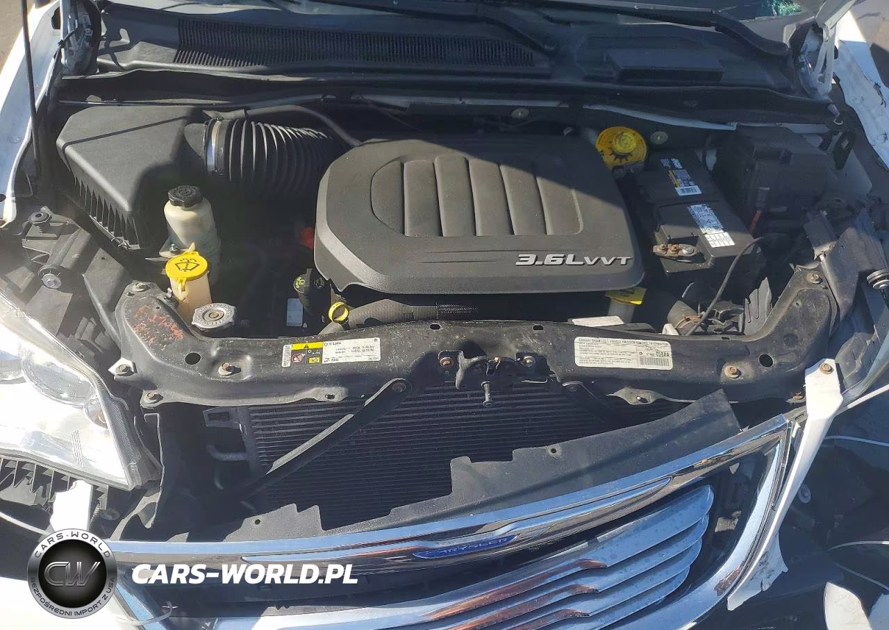 2015 Chrysler Town & Country VIN:2C4RC1BG8FR630281 - 12