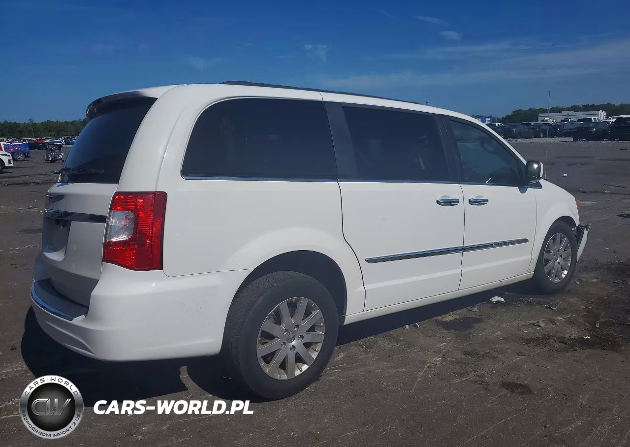 2015 Chrysler Town & Country VIN:2C4RC1BG8FR630281 - 3