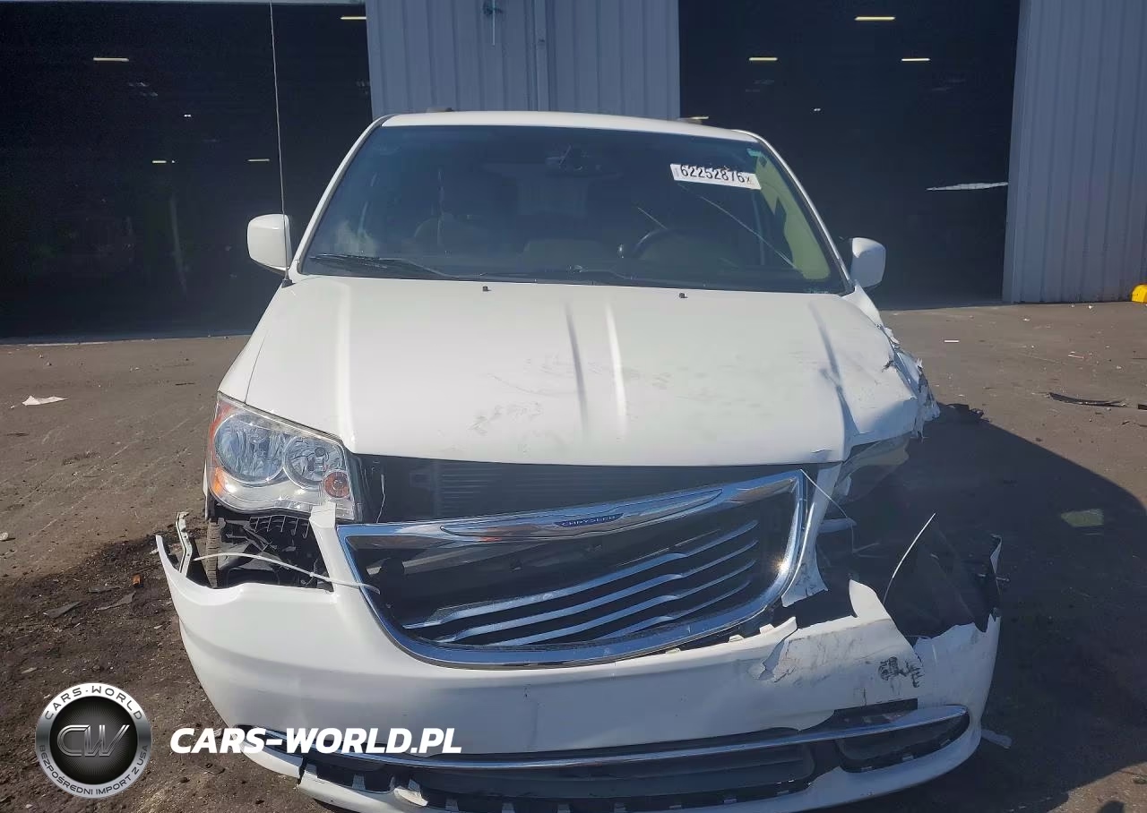 2015 Chrysler Town & Country VIN:2C4RC1BG8FR630281 - 5
