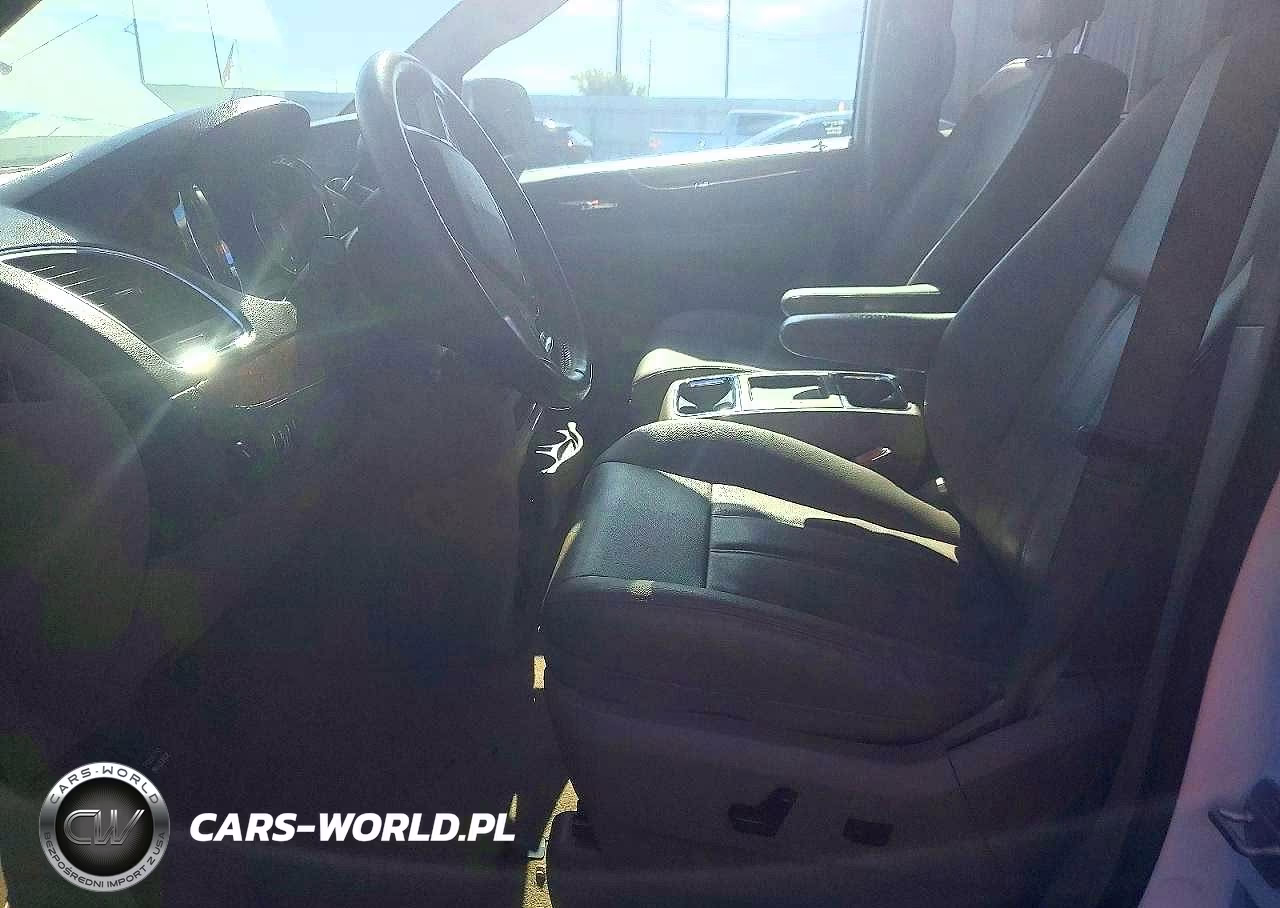 2015 Chrysler Town & Country VIN:2C4RC1BG8FR630281 - 7