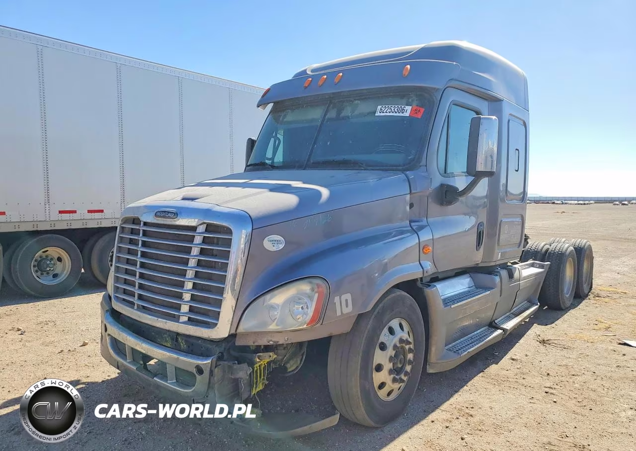 2015 Freightliner Cascadia Semi Truck