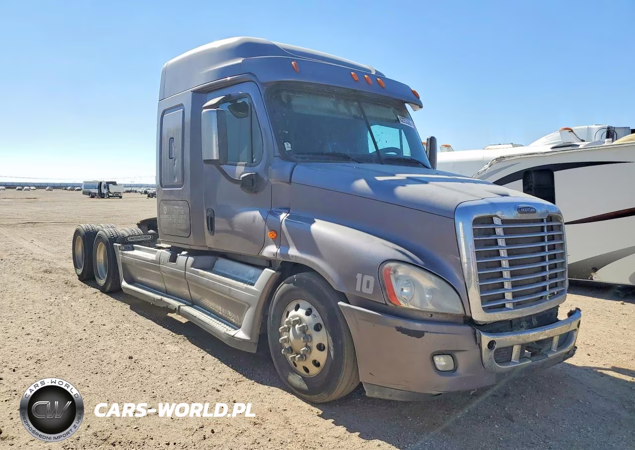 2015 Freightliner Cascadia Semi Truck VIN:3AKJGLD63FSGL2675 - 4
