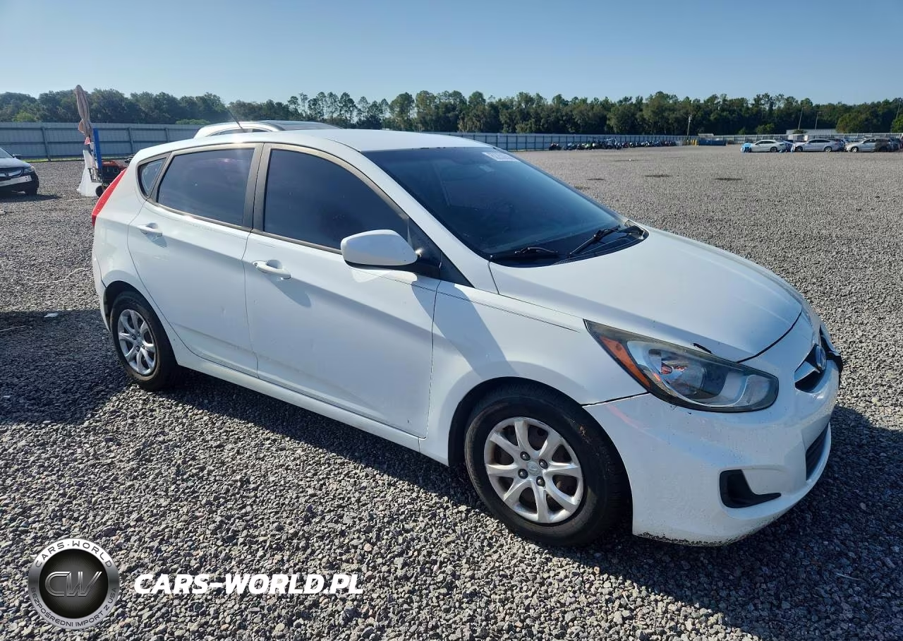 2013 Hyundai Accent Gs VIN:KMHCT5AE6DU136381 - 4