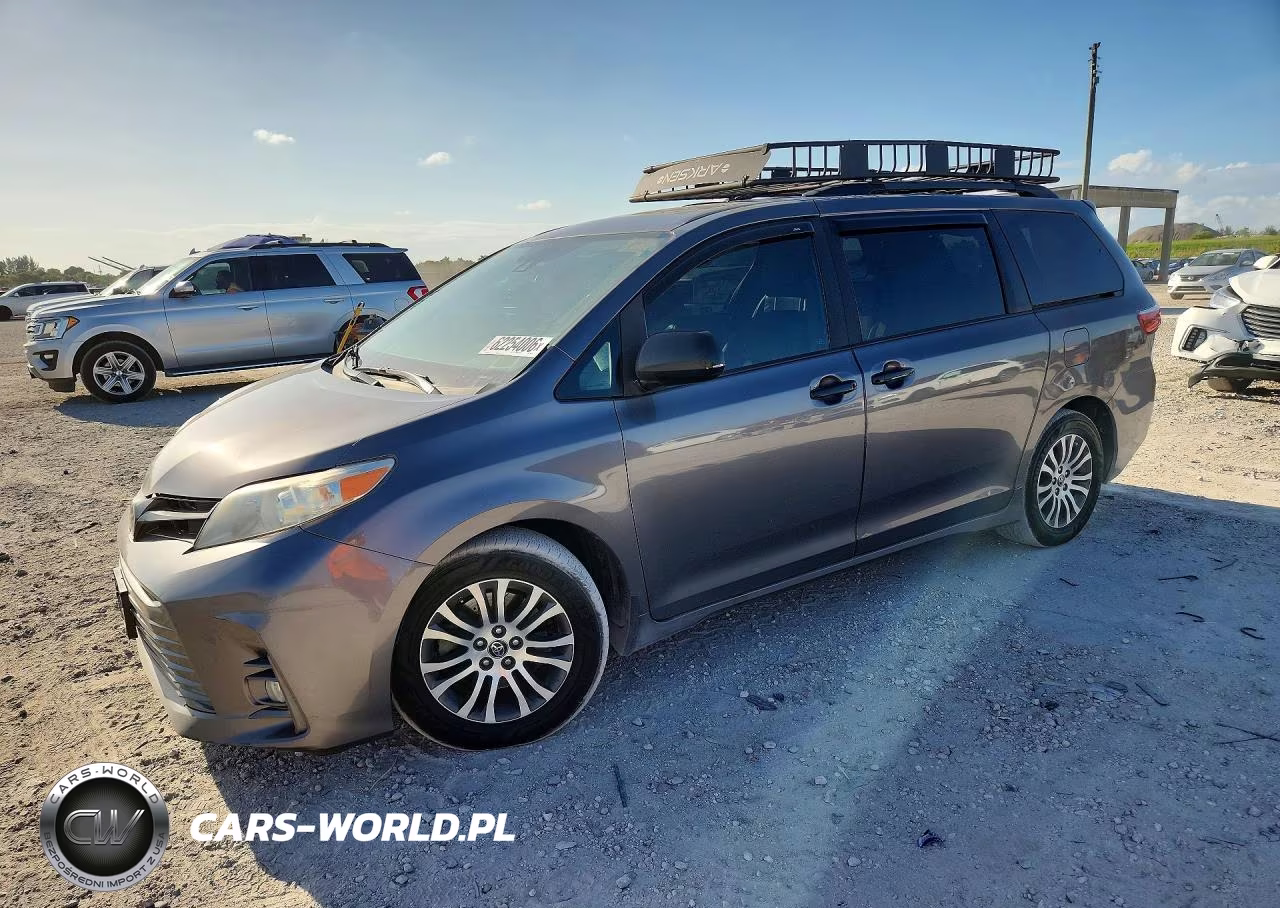 2018 Toyota Sienna Xle Premium 8-Passenger