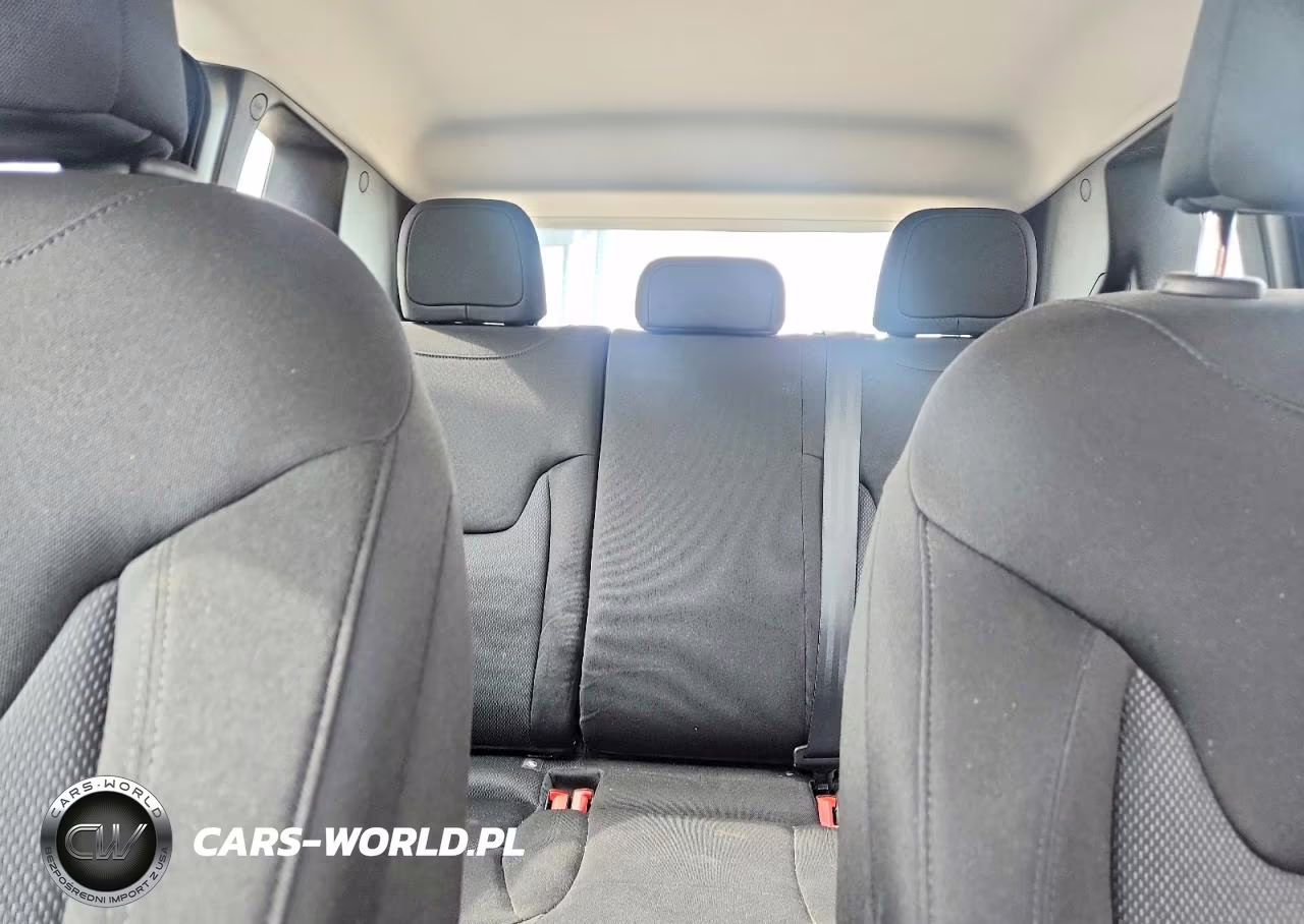2021 Jeep Renegade Sport VIN:ZACNJDABXMPM41593 - 10