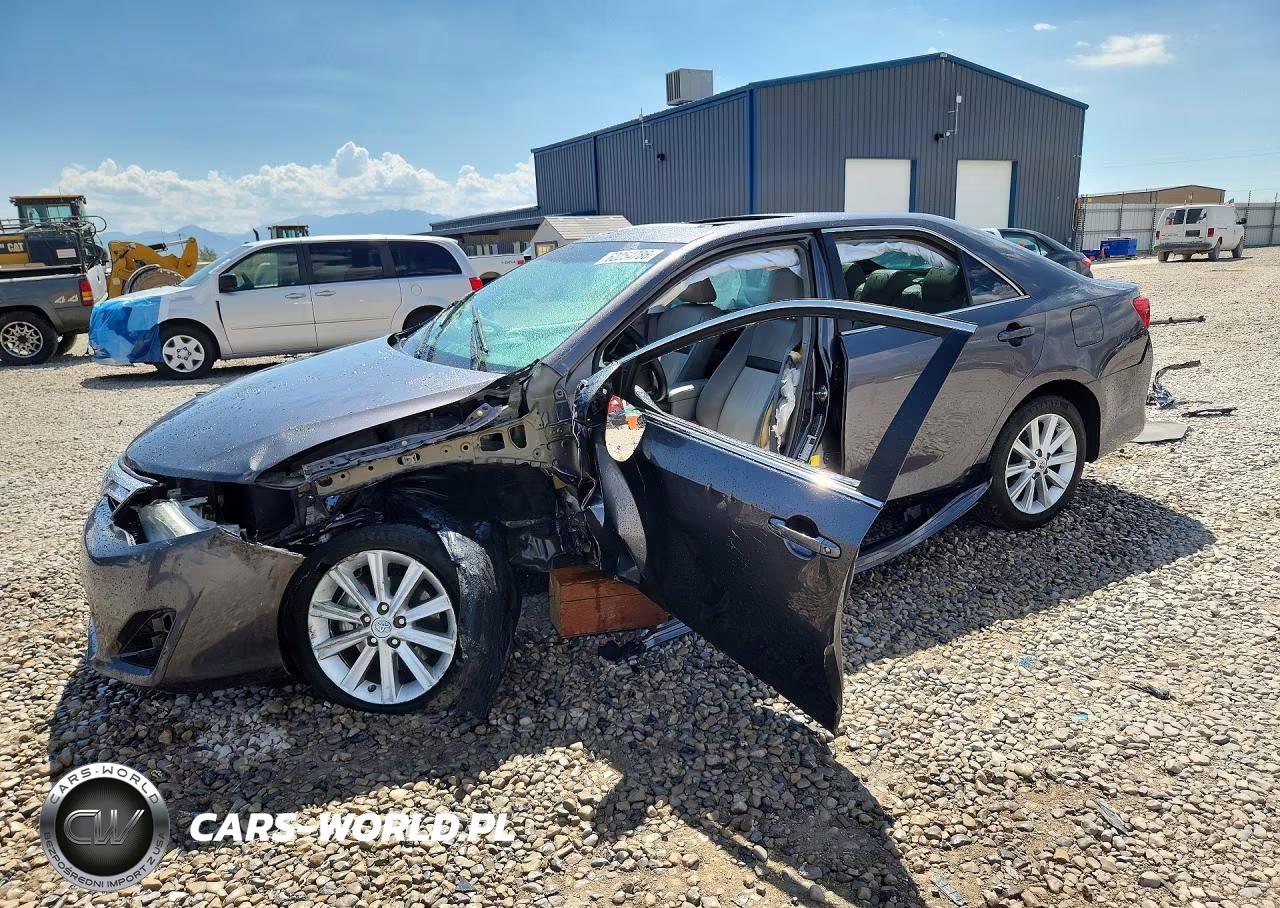 2013 Toyota Camry Xle – zdjęcie 1 z 12