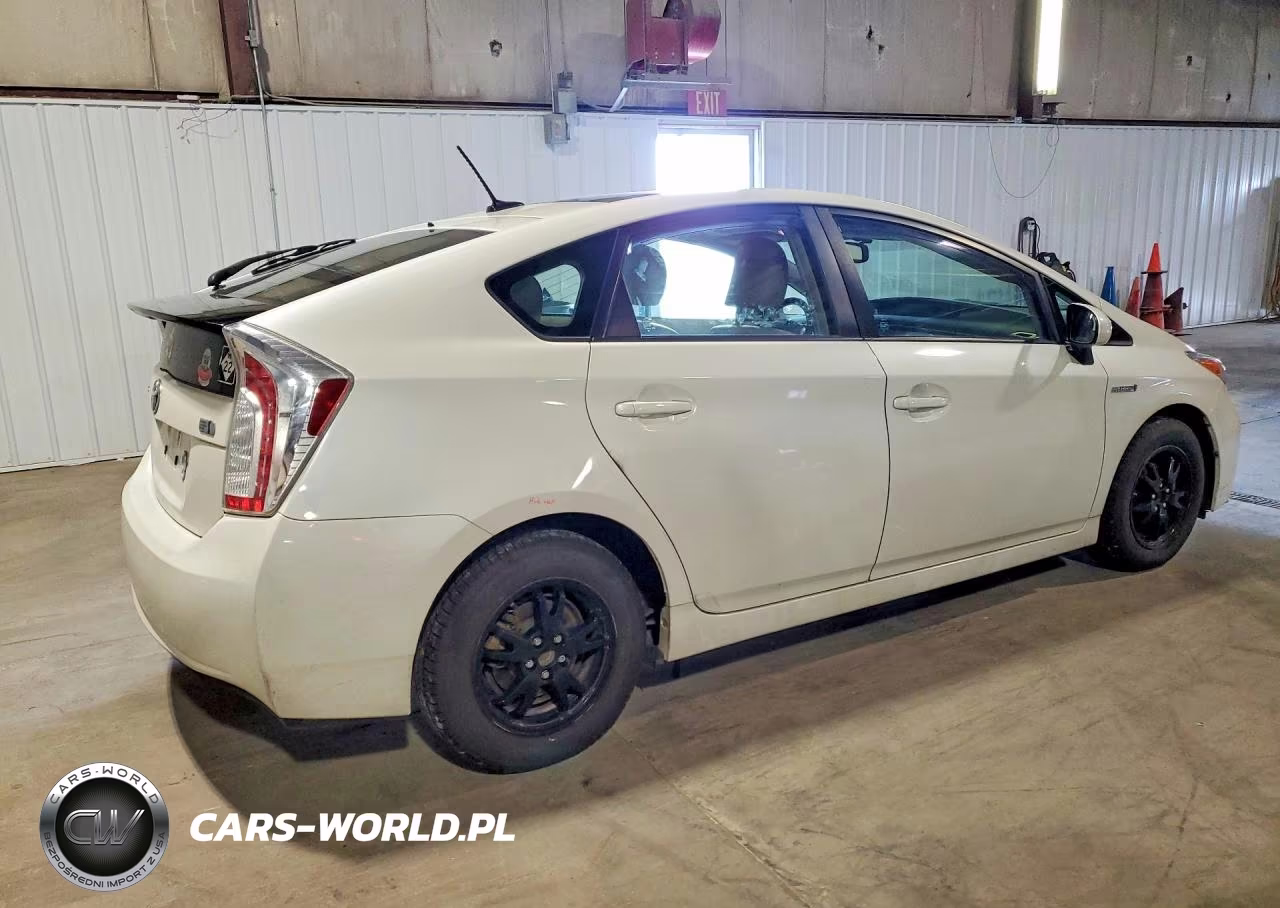 2013 Toyota Prius Four VIN:JTDKN3DUXD1685567 - 3