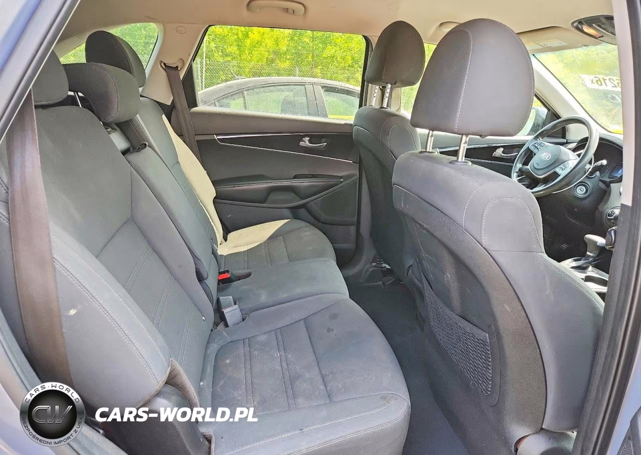 2020 Kia Sorento L VIN:5XYPG4A37LG657726 - 11