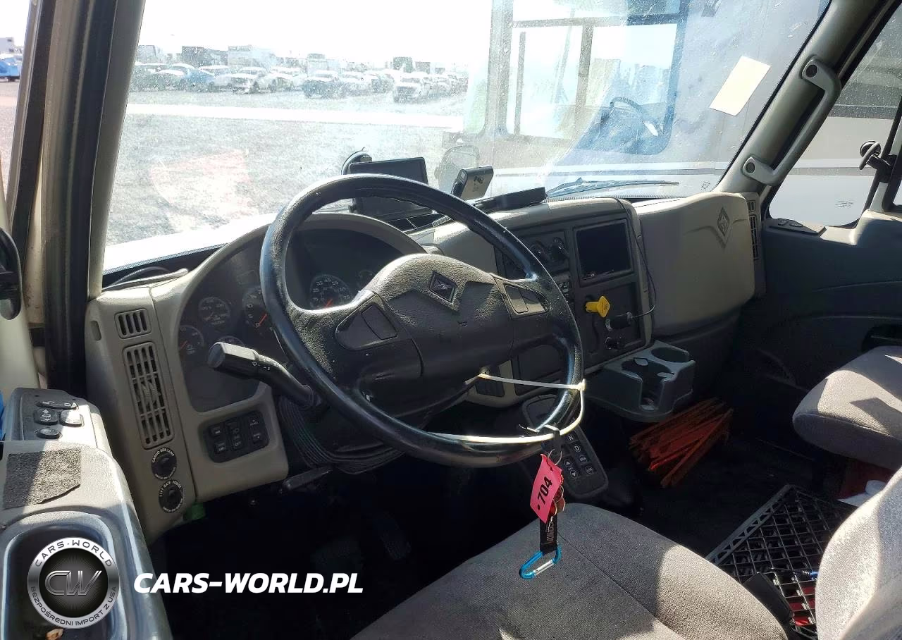 2018 International 4300 Box Truck VIN:1HTMMMML4JH098103 - 8