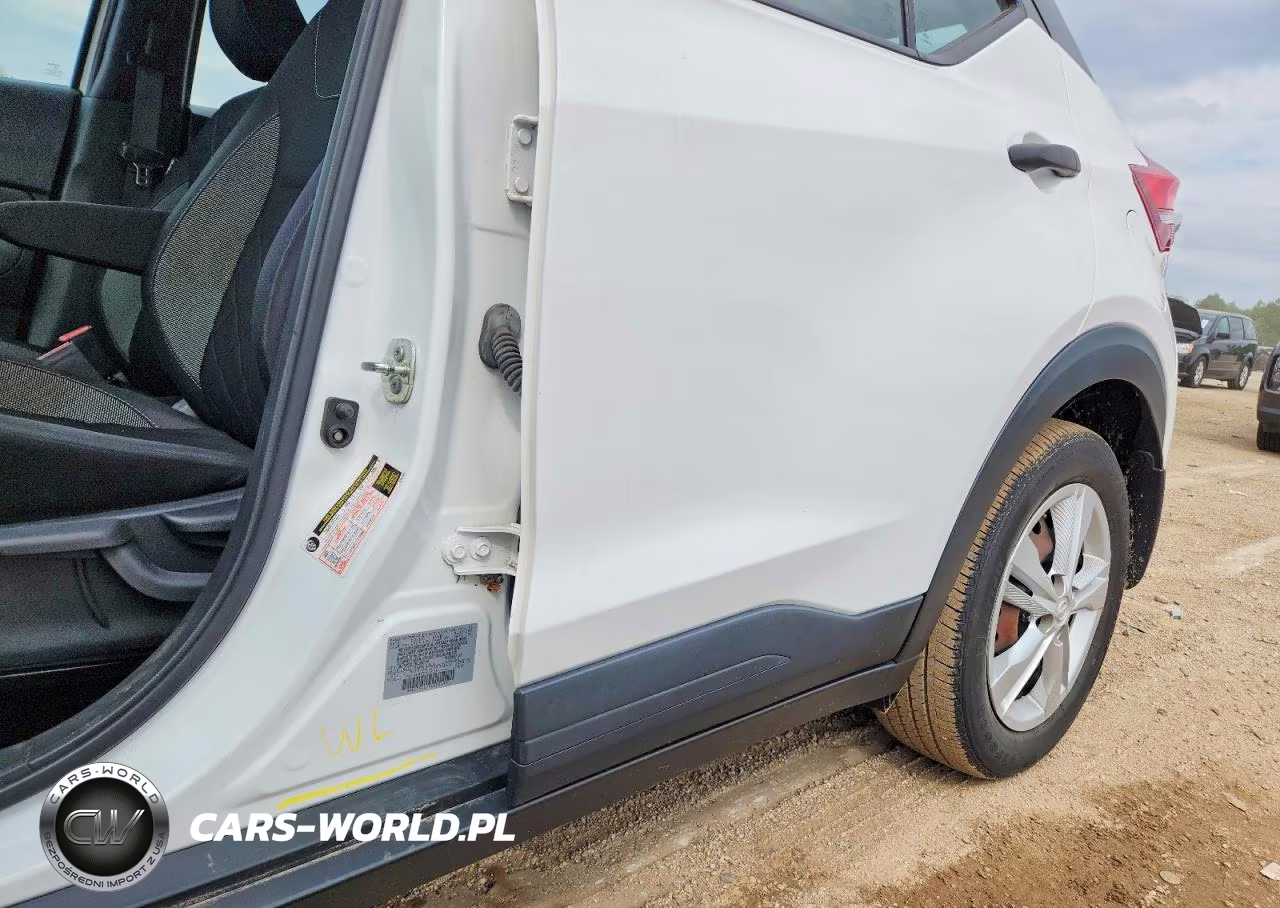 2019 Nissan Kicks S VIN:3N1CP5CU7KL520144 - 13