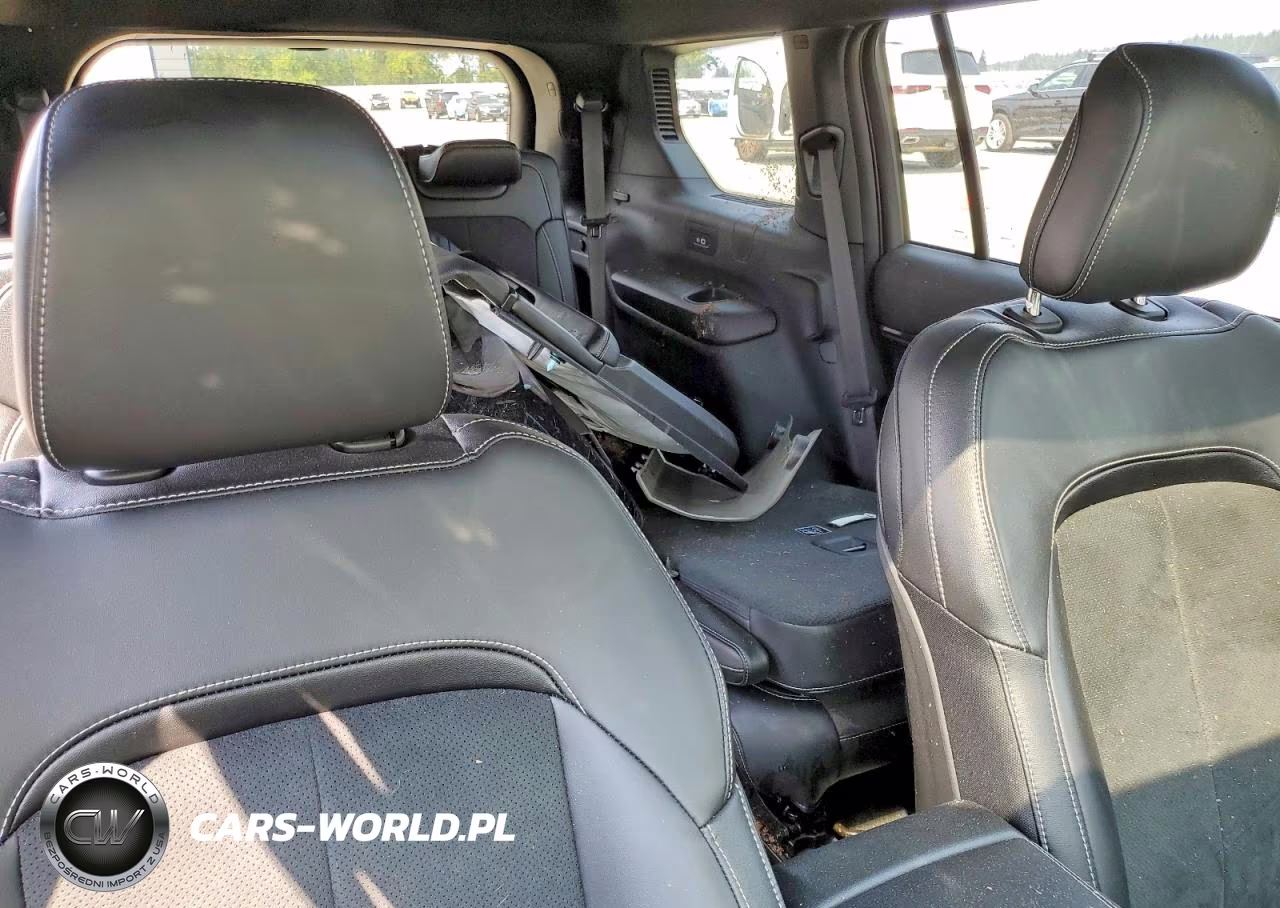2025 Jeep Grand Cherokee L Laredo VIN:1C4RJKAGXS8653824 - 10