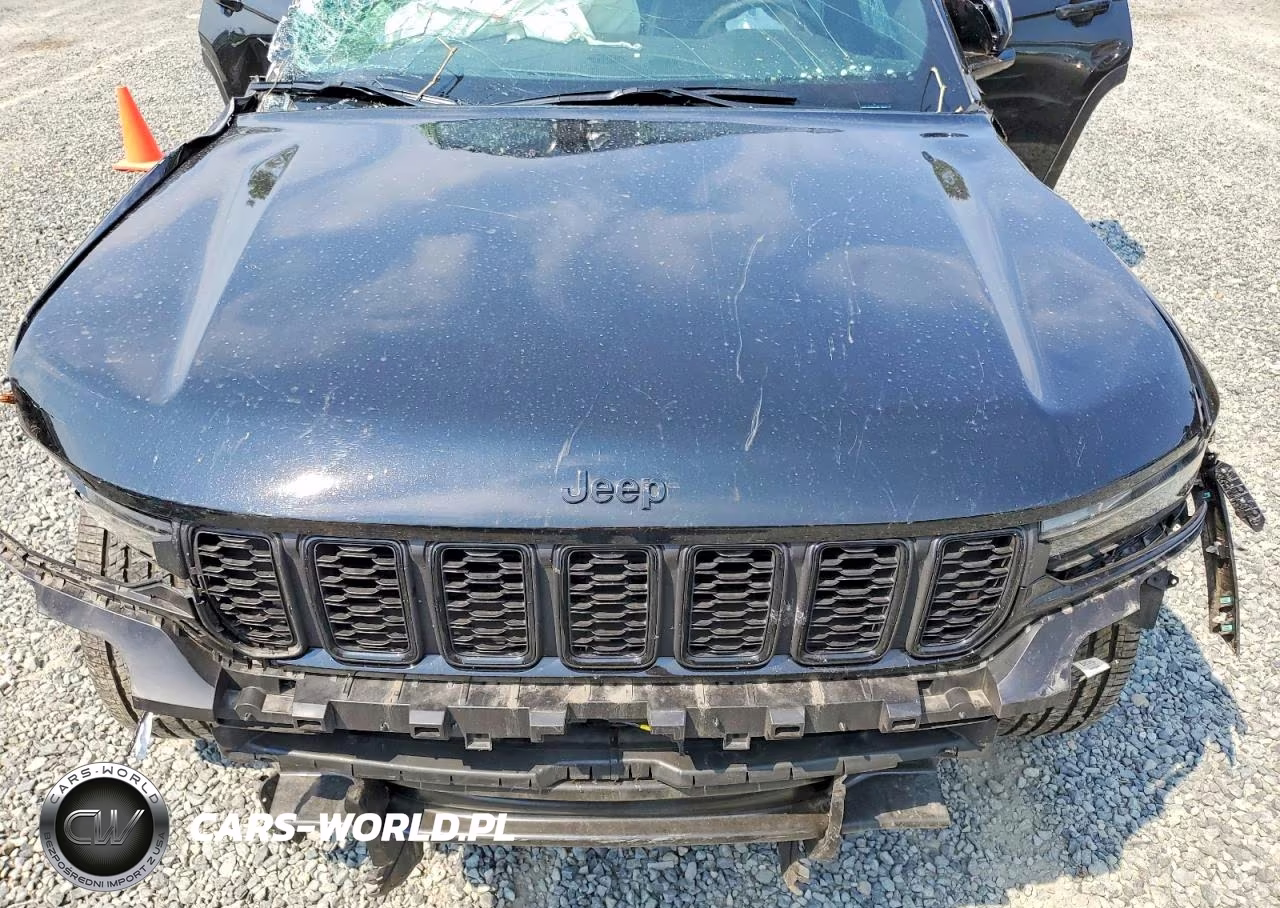 2025 Jeep Grand Cherokee L Laredo VIN:1C4RJKAGXS8653824 - 12